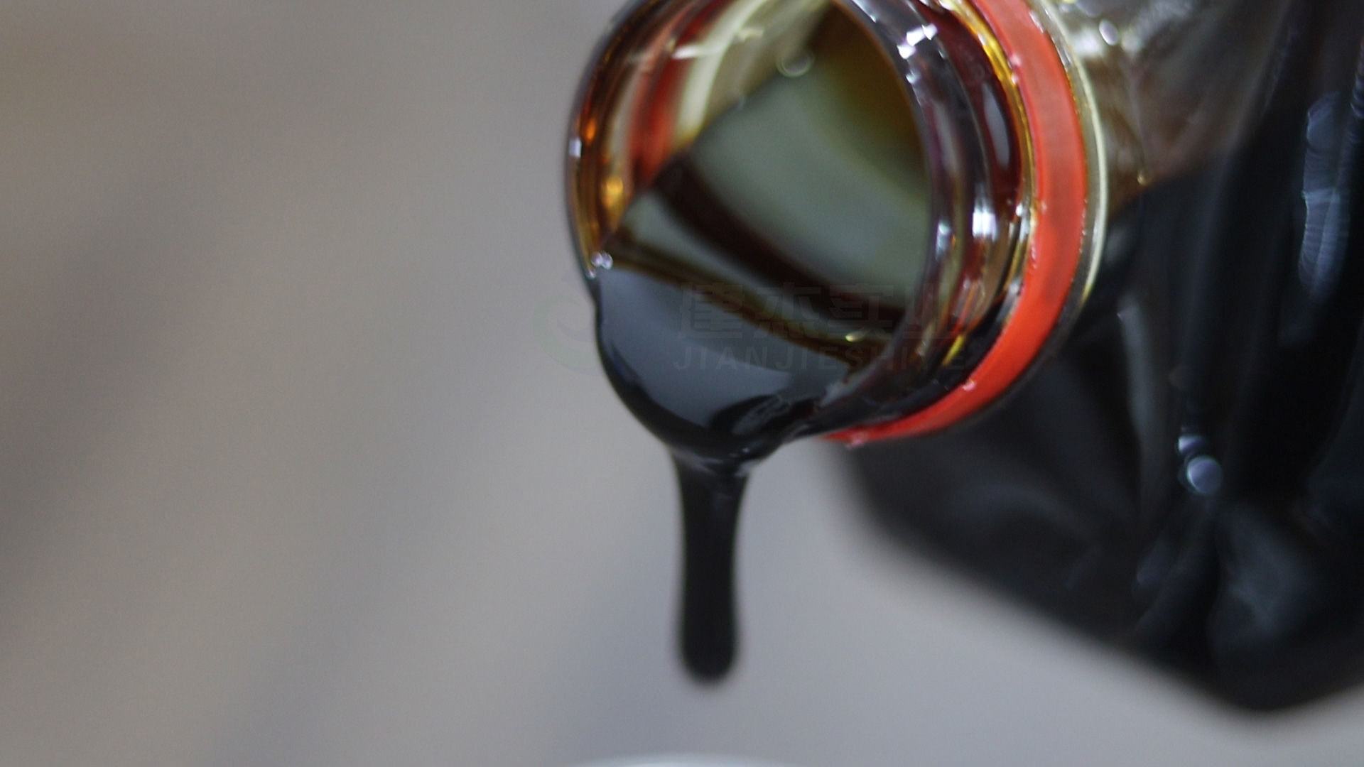 糖蜜粘结剂 vs 新型复合粘结剂